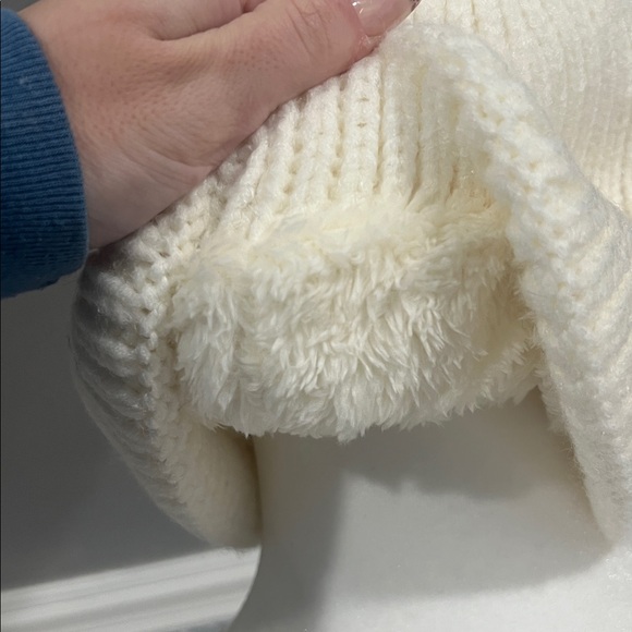 216. Cozy White Pom-Pom Knit Hat - Picture 5 of 6